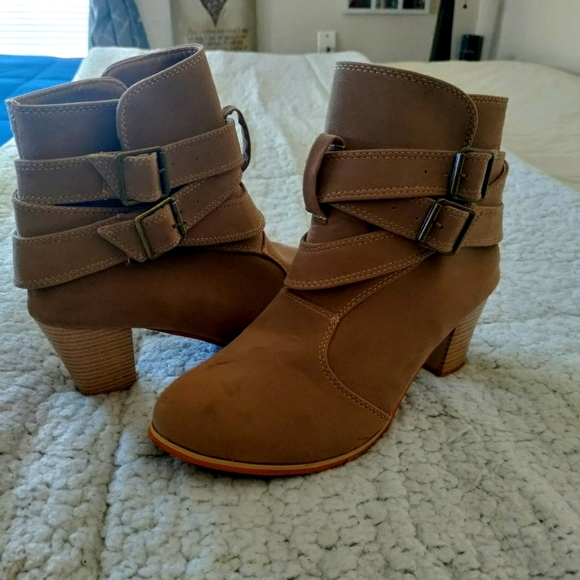 Cute strappy tan booties - Picture 9 of 10